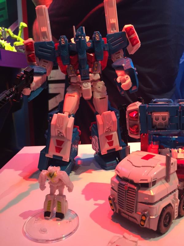 Toy Fair 2015   First Looks At Ultra Magnus And Minimus Ambus Combiner Wars Figures Images  (8 of 14)